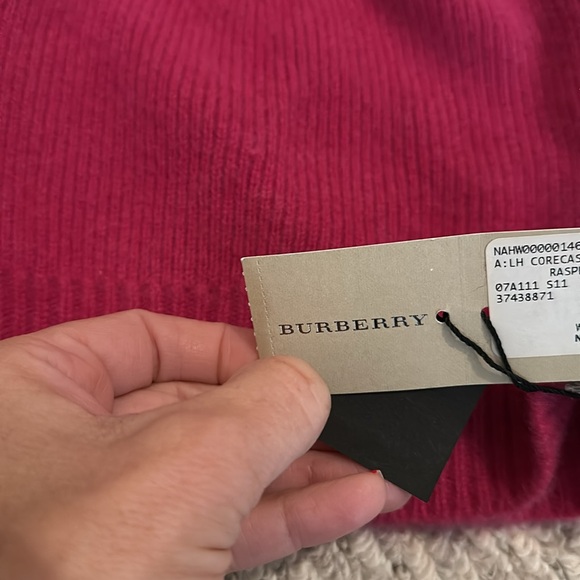 NWT women's Burberry hot pink beanie winter snow hat w Burberry design front - Picture 3 of 9